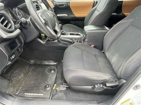 Used 2017 Toyota Tacoma SR5 image 15