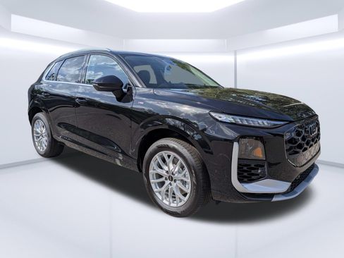 New 2026 Audi Q3 quattro 2.0T AWD/4WD image 1