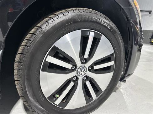 Used 2016 Volkswagen e-Golf SE image 9