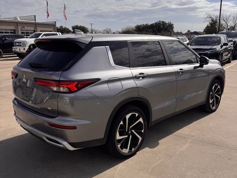 Used 2023 Mitsubishi Outlander SE image 8