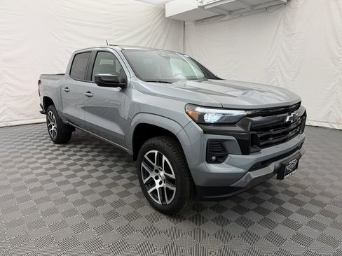 Used 2024 Chevrolet Colorado Z71 w/ Z71 Convenience Package 2 image 2