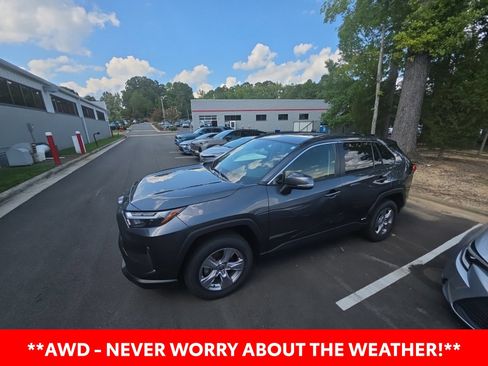 Used 2025 Toyota RAV4 XLE w/ Convenience Package AWD/4WD image 7
