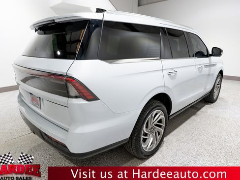 Used 2025 Lincoln Navigator Reserve AWD/4WD image 5