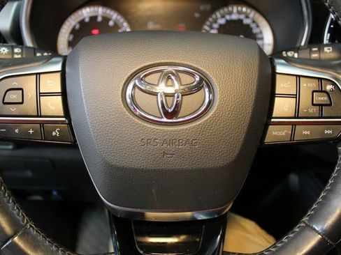 Used 2021 Toyota Highlander Limited image 23