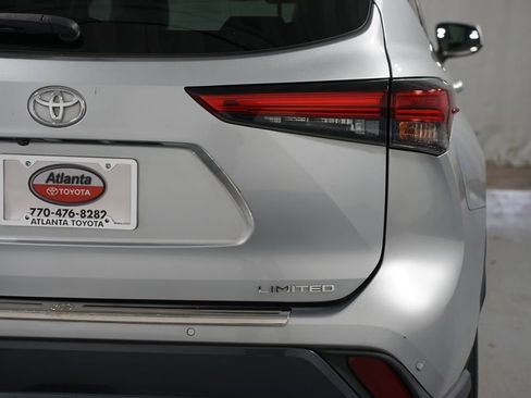 Certified 2021 Toyota Highlander Limited image 10