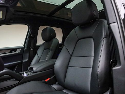 Certified 2026 Porsche Cayenne image 5