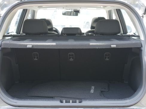 Used 2025 Hyundai Venue SEL FWD image 6