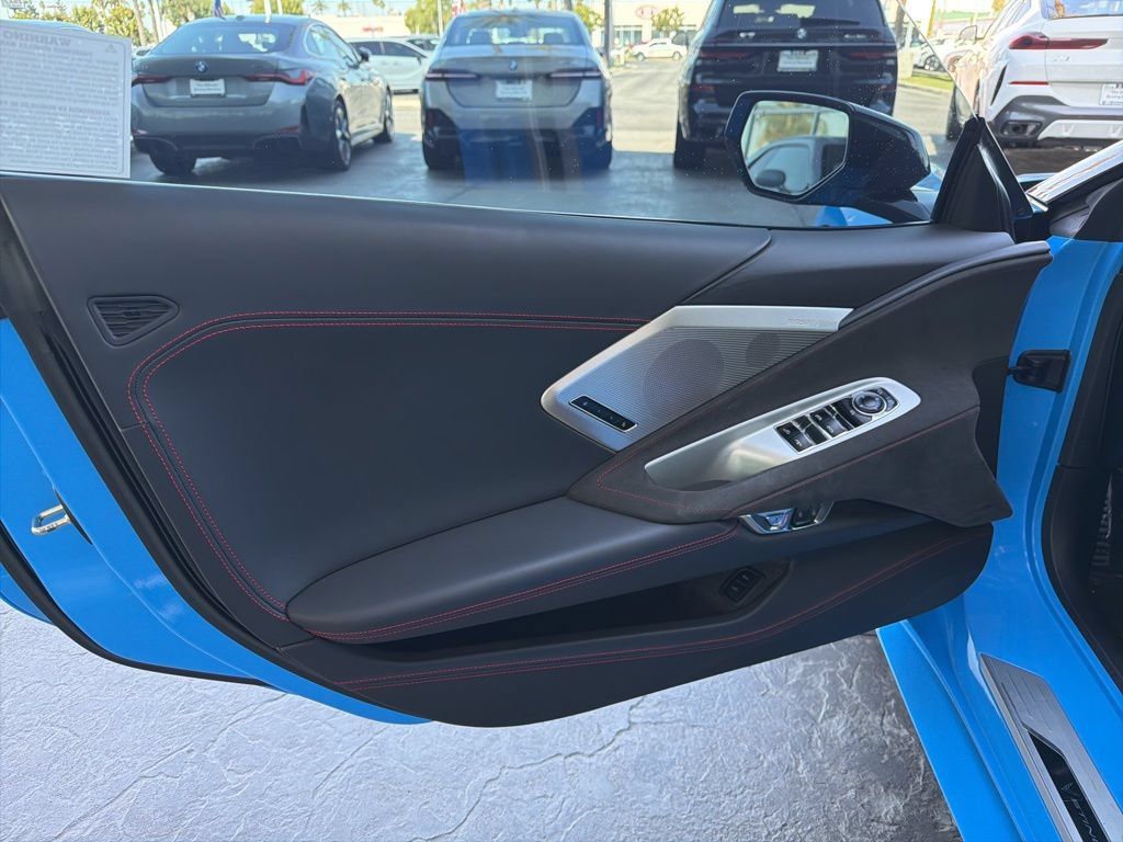 Used 2023 Chevrolet Corvette Stingray Premium Conv w/ Z51 Performance Package RWD image 8