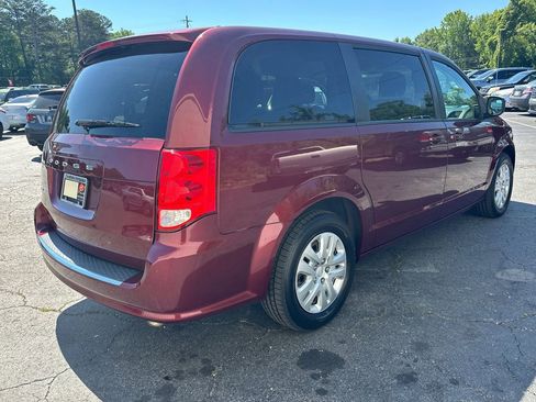 Used 2018 Dodge Grand Caravan SE FWD image 5