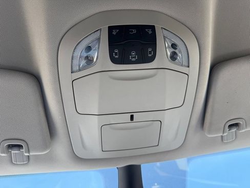 Used 2024 Chrysler Pacifica Touring-L FWD image 21