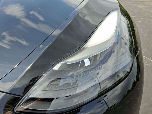 Used 2023 Tesla Model Y Performance AWD/4WD image 27