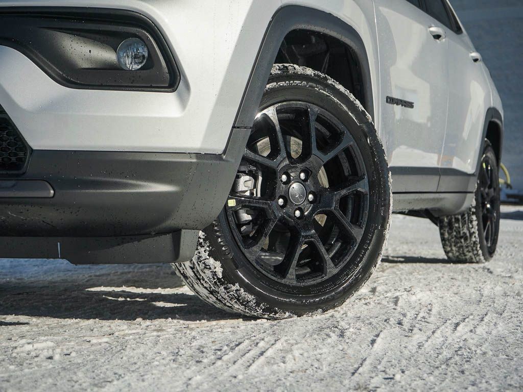 Used 2026 Jeep Compass Latitude AWD/4WD image 6