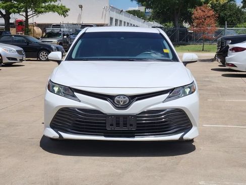 Used 2018 Toyota Camry LE FWD image 2