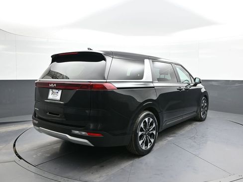 Certified 2023 Kia Carnival EX image 6
