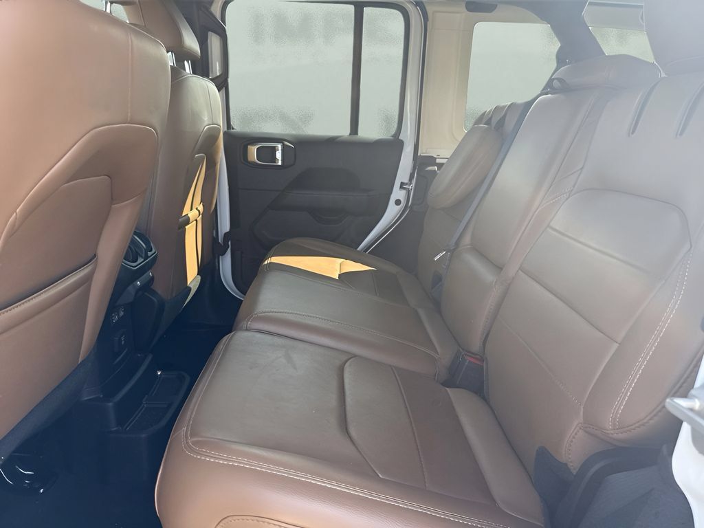 Used 2023 Jeep Wrangler Unlimited Sahara w/ Cold Weather Group AWD/4WD image 9