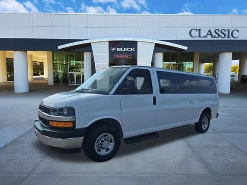 Used 2023 Chevrolet Express 3500 LT w/ LT Preferred Equipment Group RWD image 4