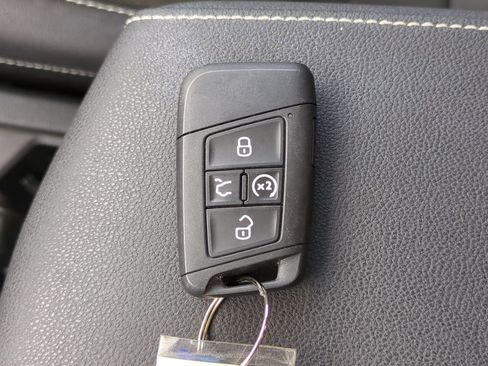 Used 2024 Volkswagen Taos SE FWD image 29