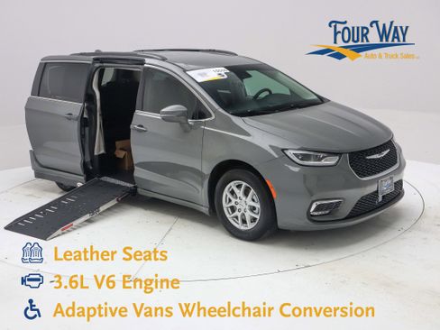 Used 2022 Chrysler Pacifica Touring-L FWD image 1