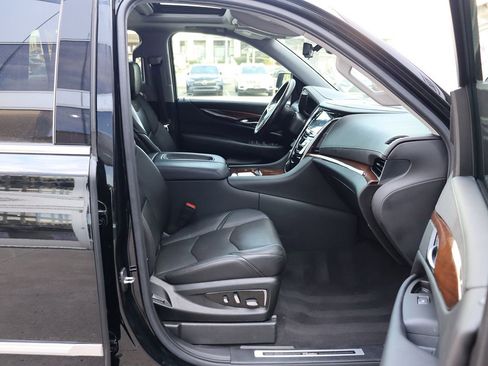 Used 2020 Cadillac Escalade Luxury image 28