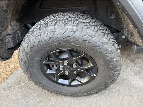 Used 2025 Jeep Wrangler Willys image 14