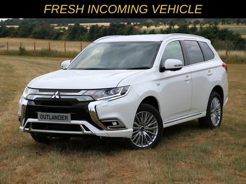 Used 2022 Mitsubishi Outlander SE image 2