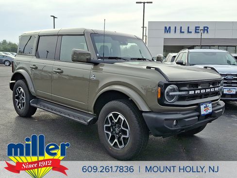 Used 2025 Ford Bronco Outer Banks image 1