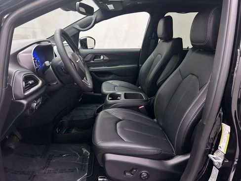 New 2026 Chrysler Pacifica Select AWD/4WD image 12