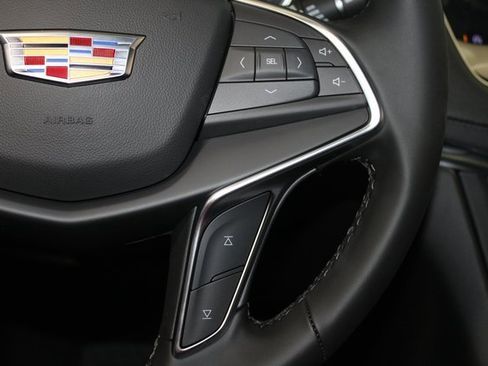 New 2025 Cadillac XT5 Luxury image 17