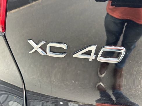 Certified 2025 Volvo XC40 B5 Plus w/ Climate Package image 16