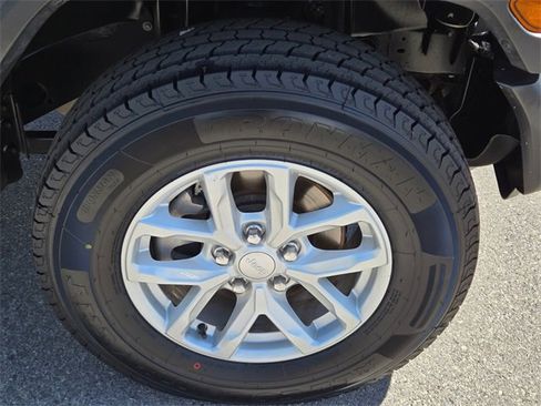 Used 2023 Jeep Wrangler Sport S image 9