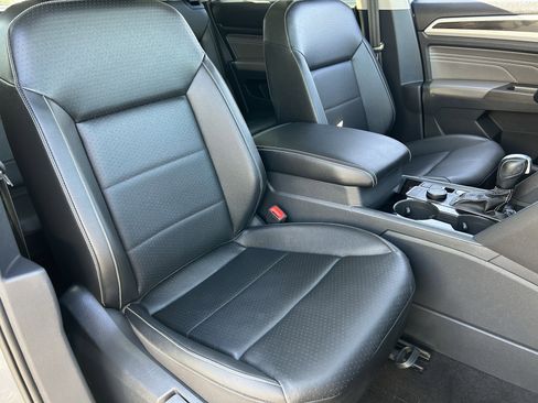 Used 2023 Volkswagen Atlas SE w/ Panoramic Sunroof Package AWD/4WD image 8