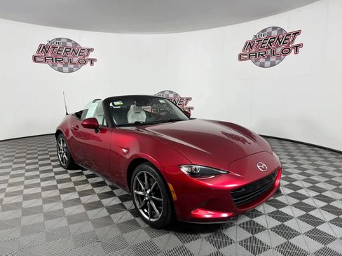 Used 2021 MAZDA MX-5 Miata Grand Touring RWD image 16
