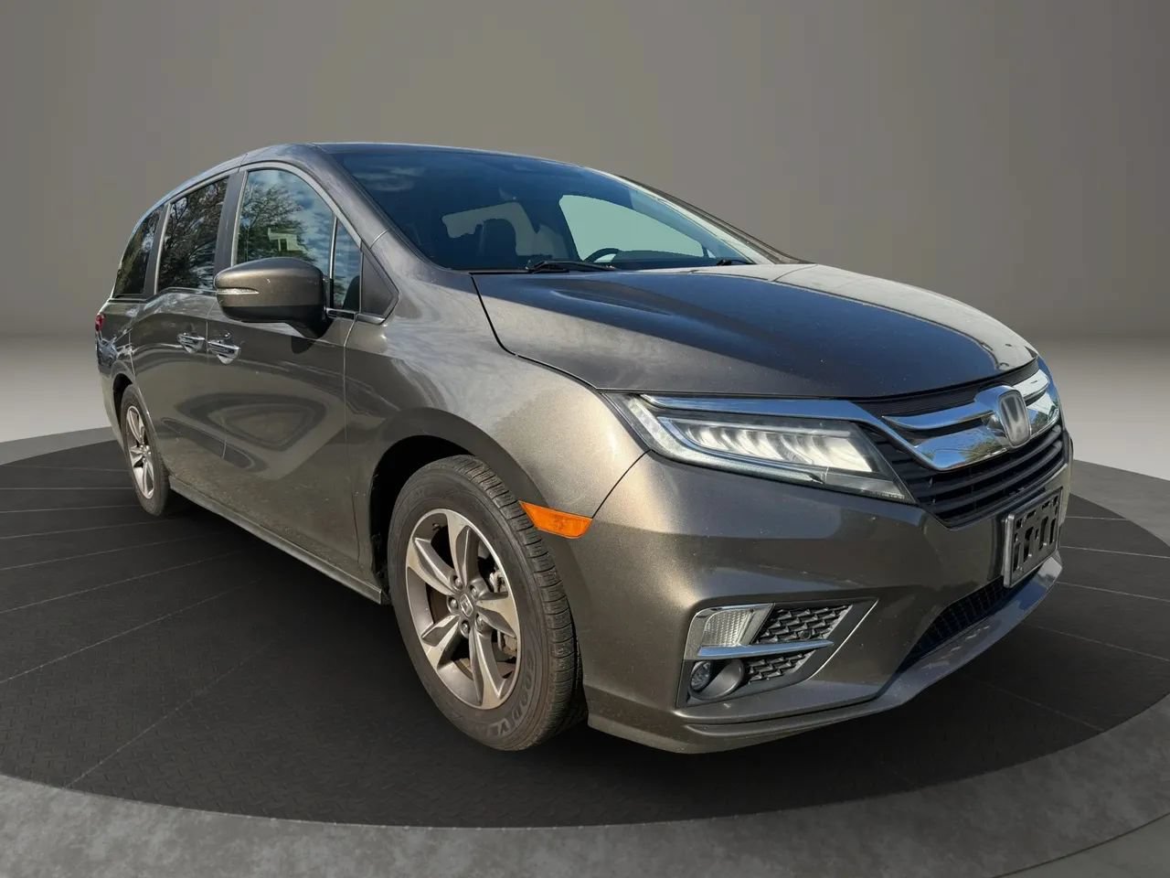 Used 2018 Honda Odyssey Touring image 3