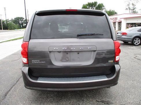 Used 2018 Dodge Grand Caravan SE w/ UConnect Hands-Free Group FWD image 4