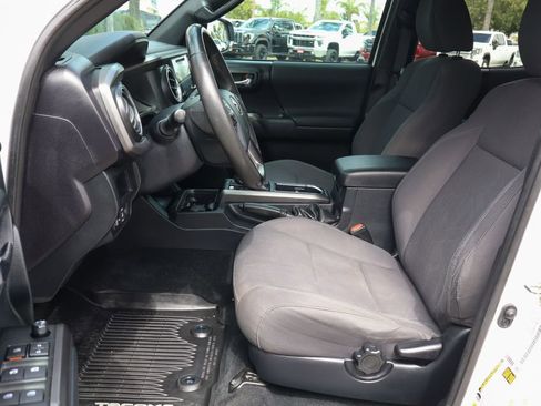 Used 2019 Toyota Tacoma TRD Off-Road AWD/4WD image 19