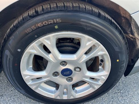 Used 2015 Ford Fiesta SE FWD image 19