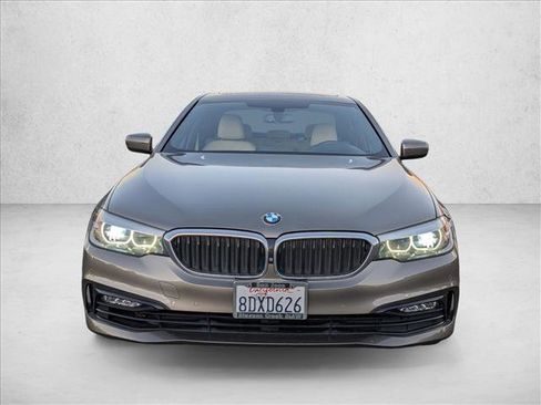 Used 2018 BMW 530i image 2