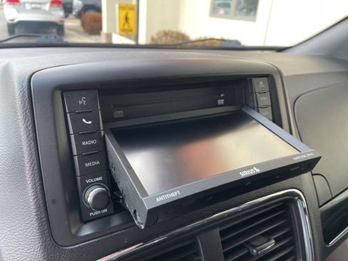 Used 2019 Dodge Grand Caravan SXT image 28