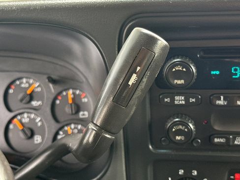 Used 2006 Chevrolet Silverado 1500 LT w/ Light Duty Power Package AWD/4WD image 18
