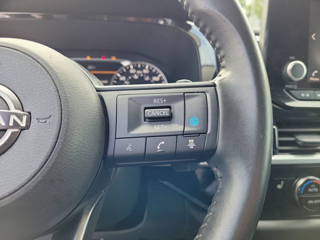 Used 2025 Nissan Pathfinder SV FWD image 23