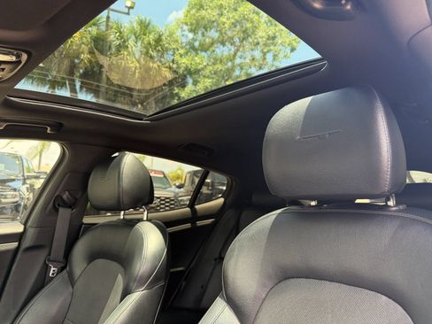 Used 2019 Kia Stinger GT1 AWD/4WD image 29