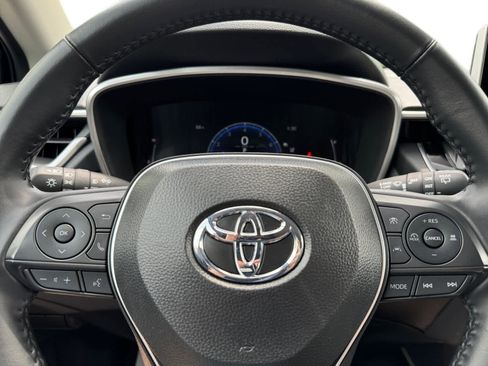 Used 2025 Toyota Corolla Cross XLE AWD/4WD image 18