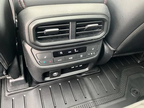 Used 2025 Honda Pilot Black Edition image 33