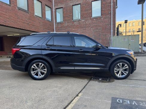 Used 2020 Ford Explorer Platinum w/ Premium Technology Package image 6