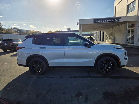 New 2025 Mitsubishi Outlander SEL Black Edition image 4