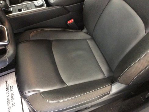 Used 2024 Nissan Pathfinder SL w/ Black Appearance Package image 17