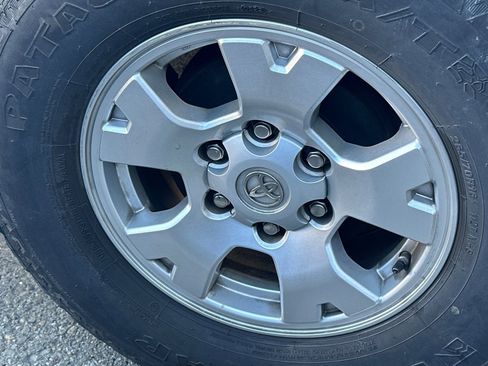 Used 2014 Toyota Tacoma PreRunner w/ SR5 Package image 4