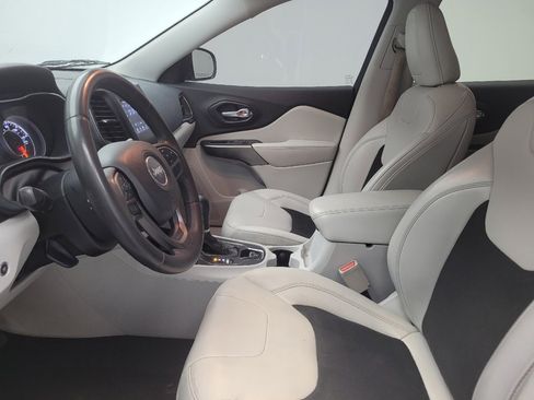 Used 2020 Jeep Cherokee Latitude Plus w/ Comfort/Convenience Group image 17