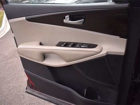 Used 2019 Kia Sorento LX w/ LX V6 Convenience Package image 31