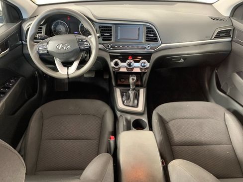 Used 2019 Hyundai Elantra SE w/ Winter Weather Package FWD image 32